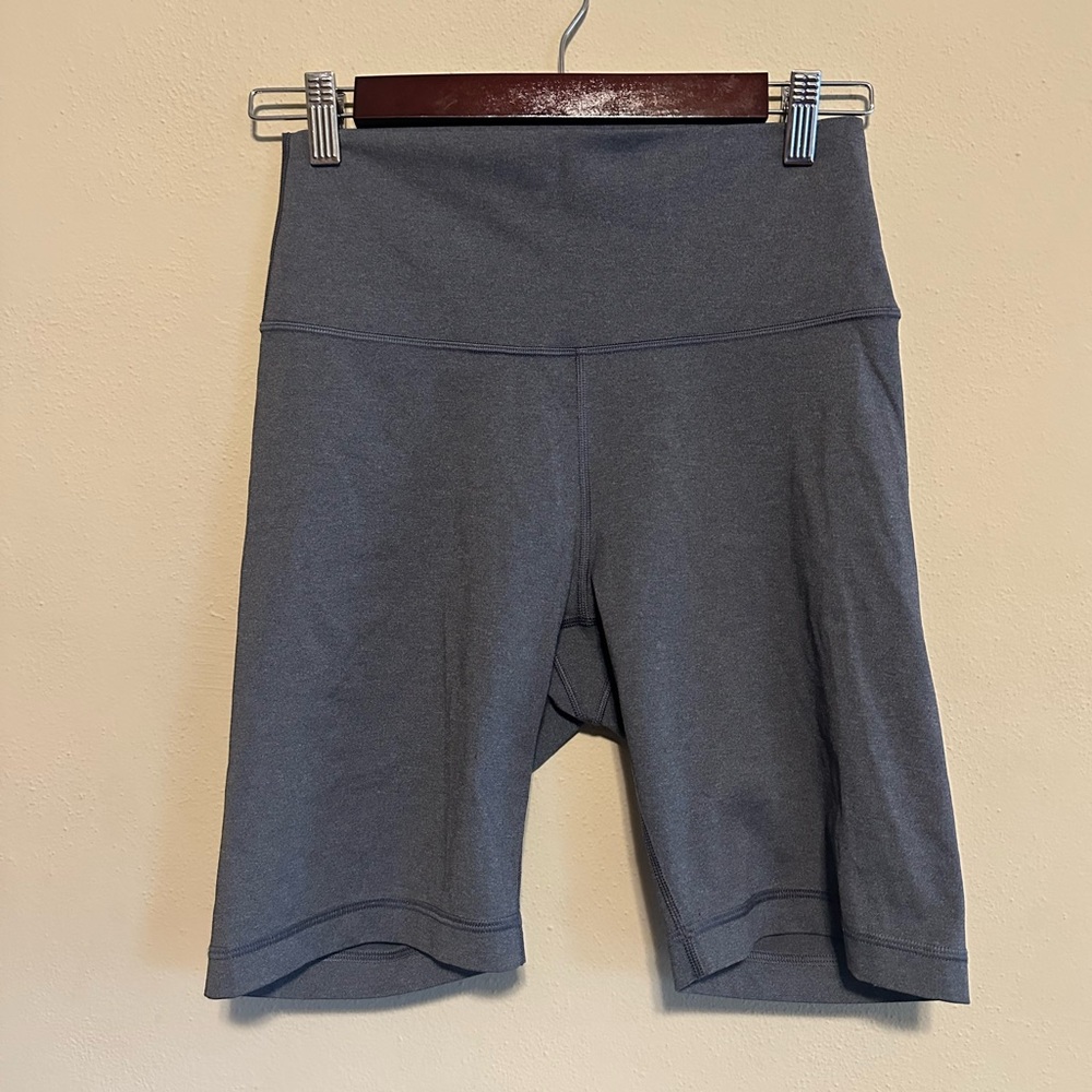 Everlane The Perform Bike Short in Heathered Charcoal